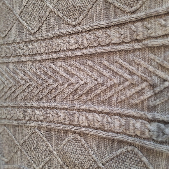 Mossimo - Woman Pull Over Sweater Size Medium. - Picture 3 of 6